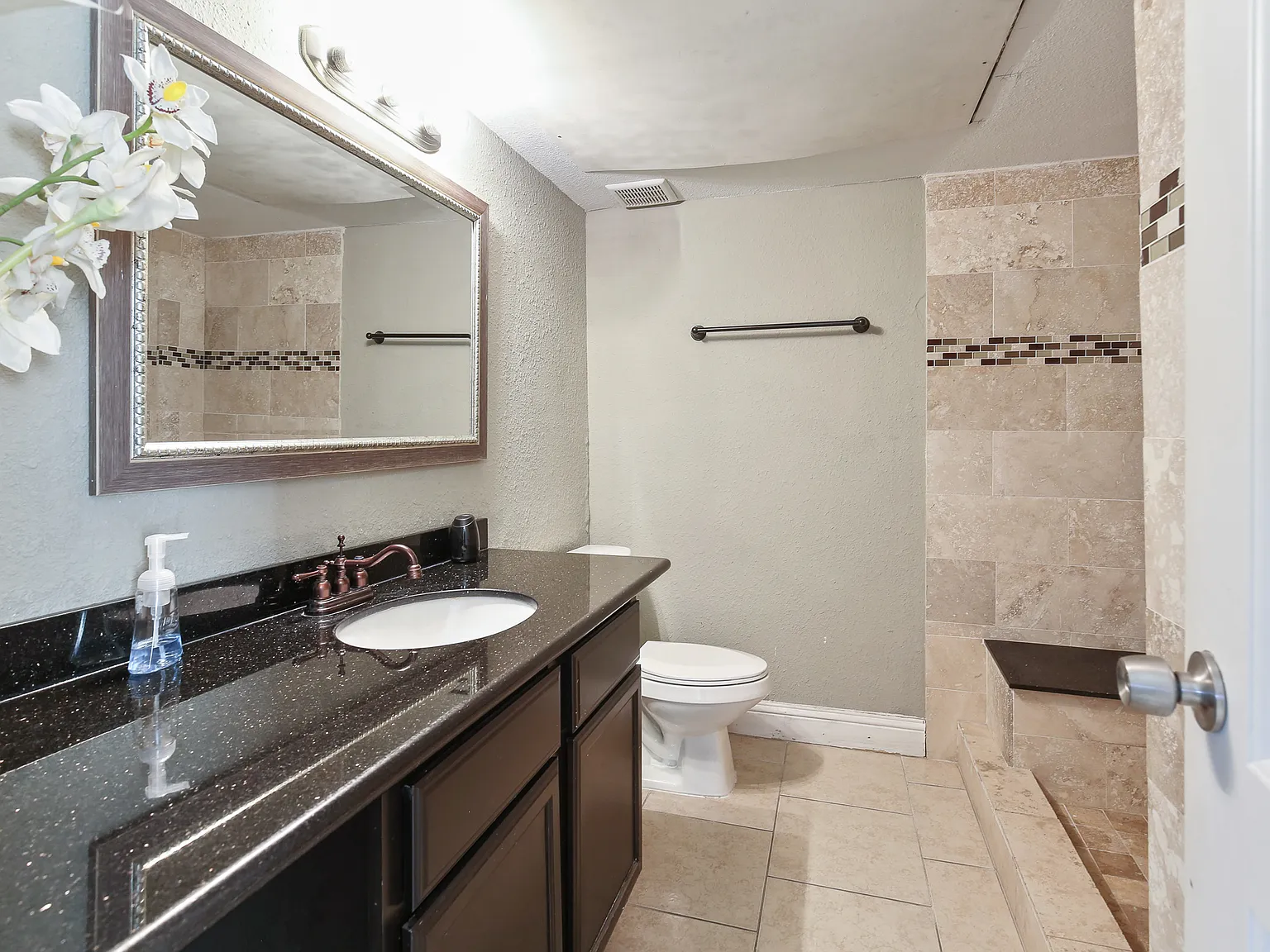 Silver Club Apartments — Photo 4