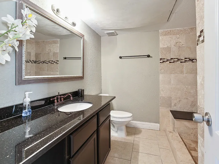 Silver Club Apartments — Photo 4