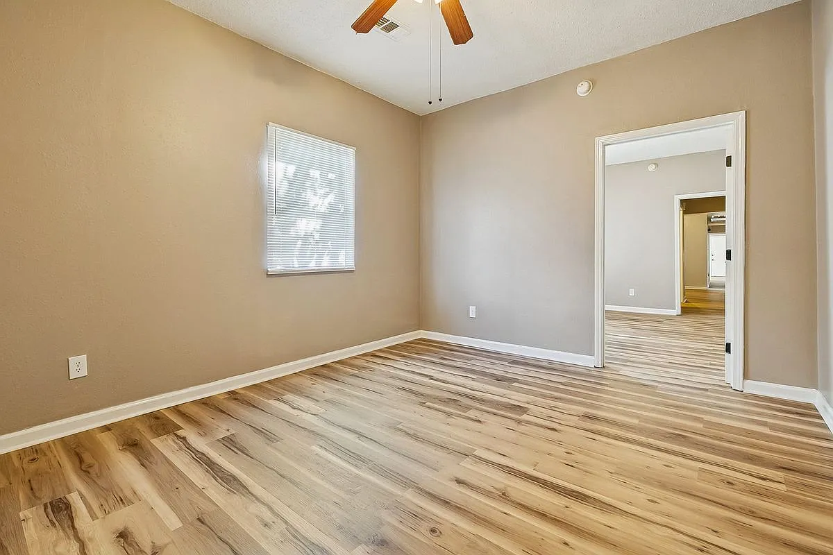 4 bed, 2.0 bath, 1208 sqft, $2,100 — Photo 4