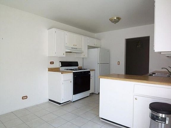 5th image of 324 Silverwood Ct APT D2