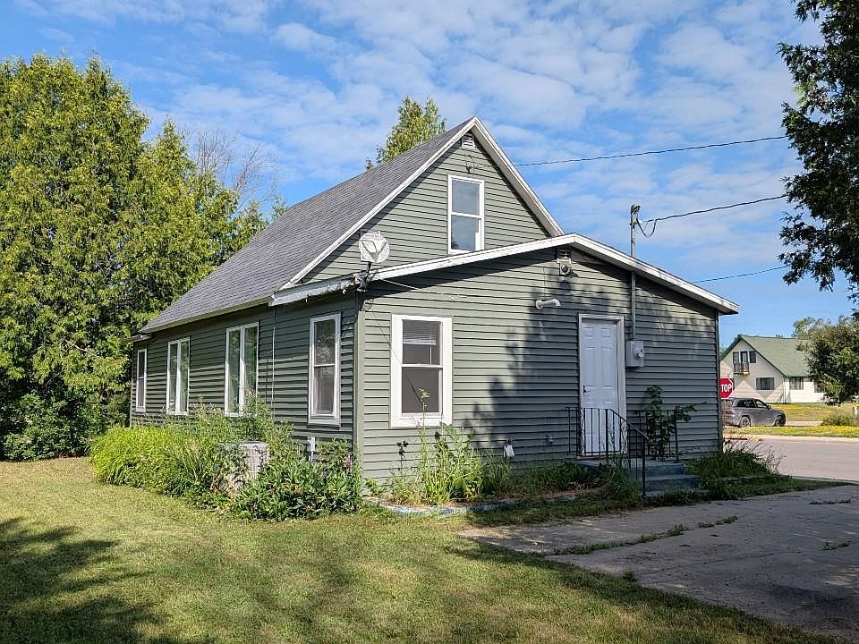 1st image of 102 1st St SW