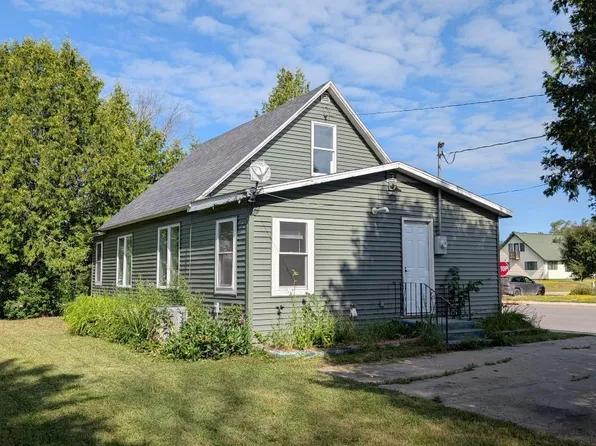 102 1st St SW, Cook, MN 55723