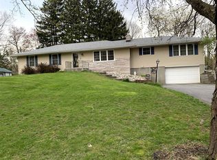 15 Van Leuven Dr S, Rensselaer, NY 12144