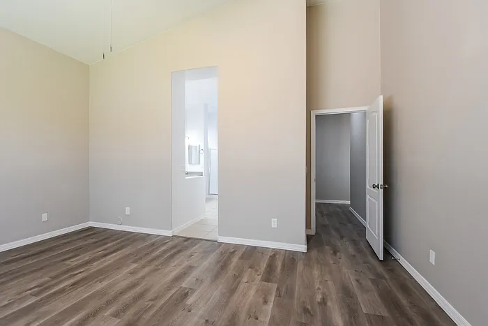 6614 W Rowel Rd — Photo 11