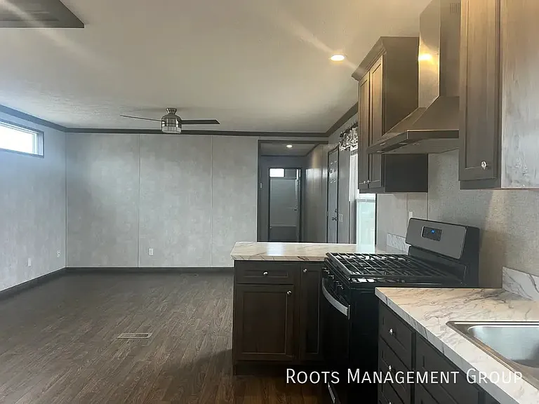 J5 Meadows Ct #J5 — Photo 9