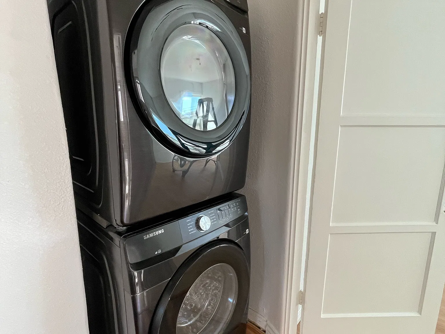 2 bed, 720 sqft, $2,850 — Photo 3