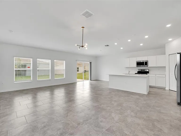 243 Hayley St — Photo 2
