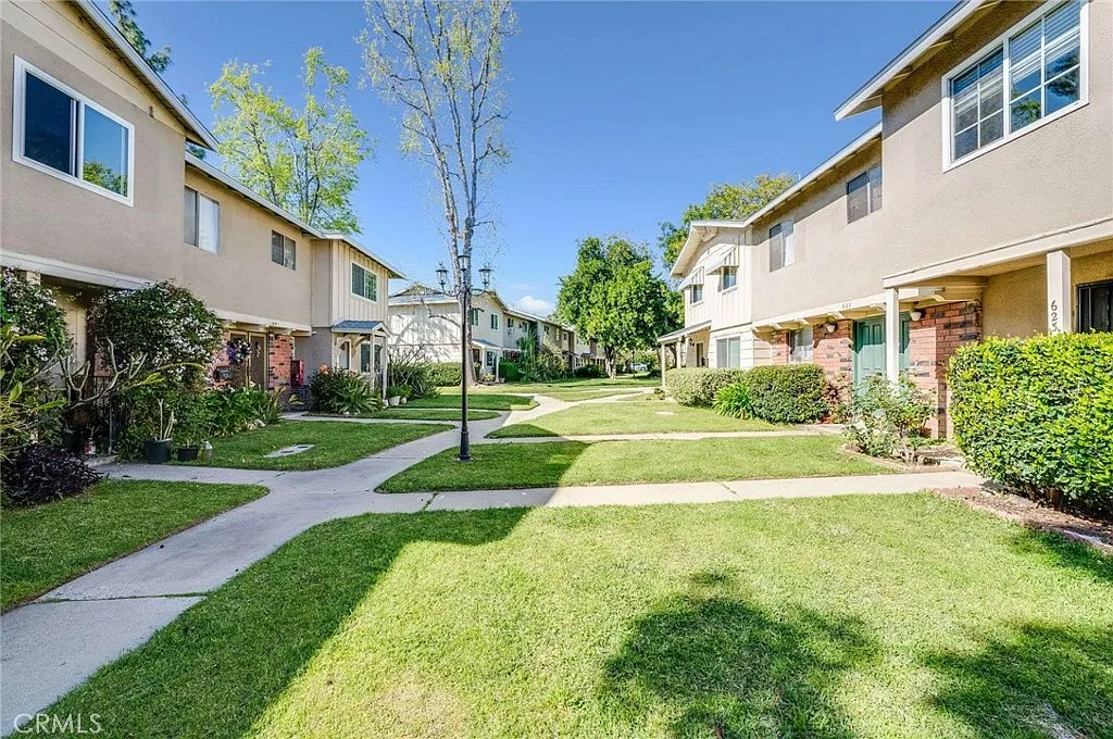 Building Photo - 623 E Matchwood Pl