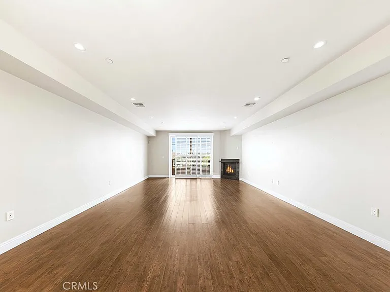 11218 Camarillo St #404 — Photo 17