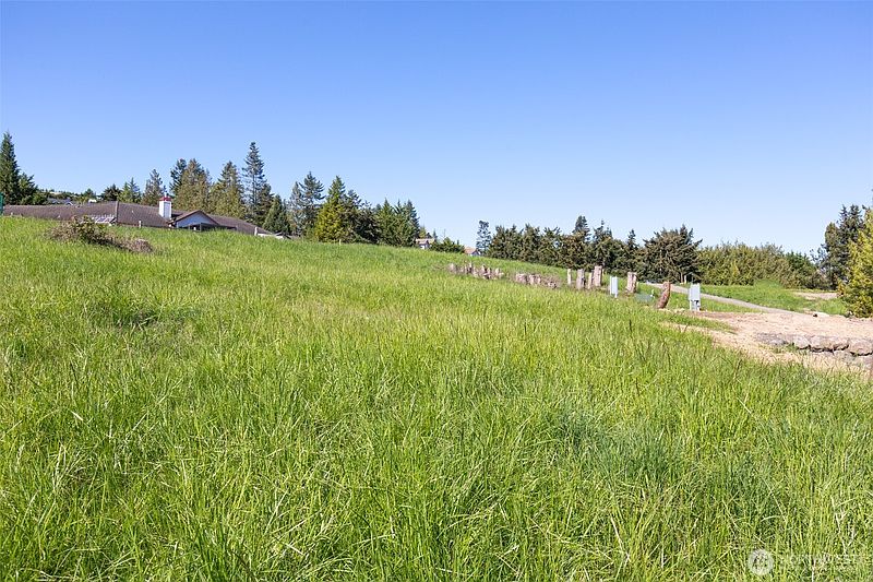 3rd image of 623 Doe Run Road