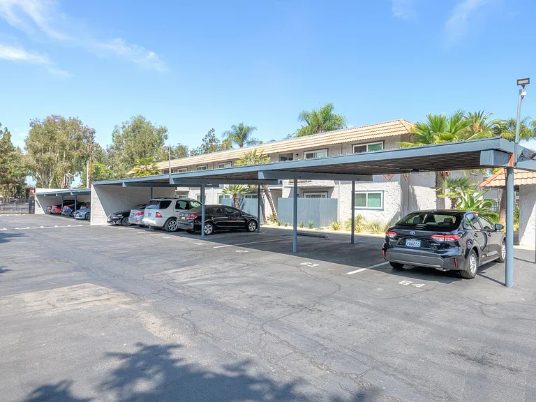 Villa Hermosa Apartments — Photo 11