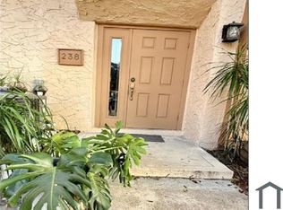 238 Wimbledon Lake Dr, Plantation, FL 33324