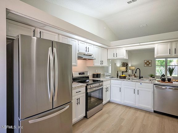 3rd image of 3902 HUNTERS LAKE Circle W