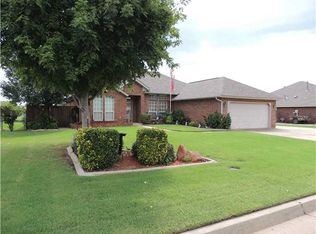 412 Westridge Dr, Yukon, OK 73099