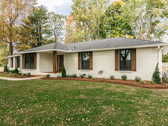 4th image of 1069 Lakeshore Dr