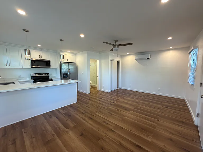 352 S Clark St #352 — Photo 3
