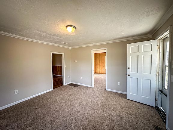 3rd image of 391 Pine Valley Ln