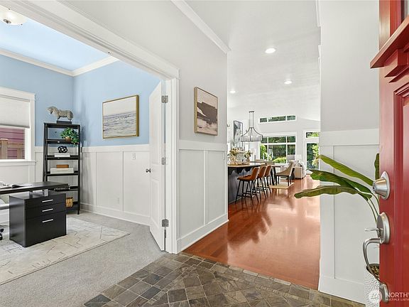 4th image of 2585 20th Avenue NE