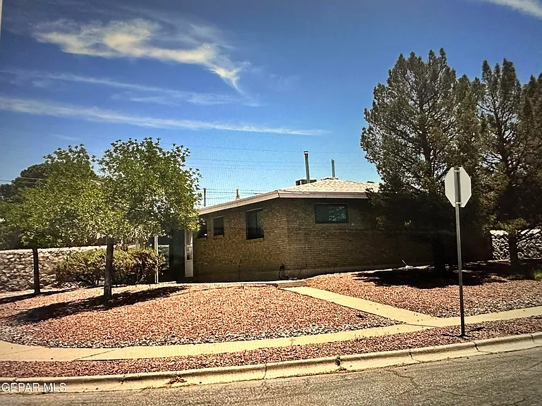 1202 Caper Rd — Photo 2