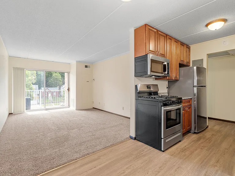 River Bluff Apartments — Photo 10
