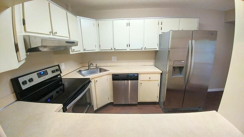 2nd image of 1004 Green Pine Blvd APT D2