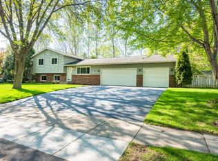 1031 Carver Beach Rd, Chanhassen, MN 55317