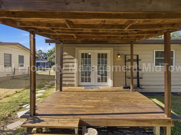 1301 Burleson St, Grand Prairie, TX 75050