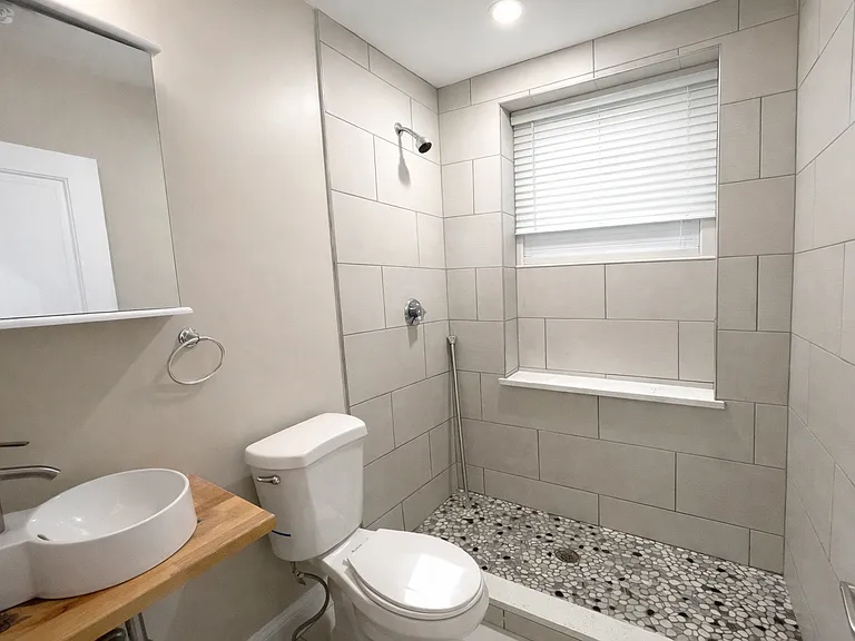 102 Chelsea St #4 — Photo 5