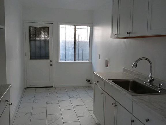 2nd image of 933 W Gage Ave