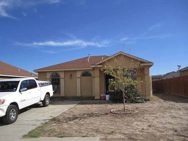 1st image of 610 Bougainvillea St