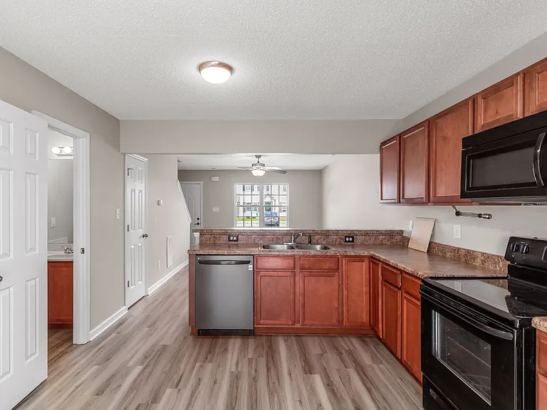 1004 Banister Loop — Photo 10