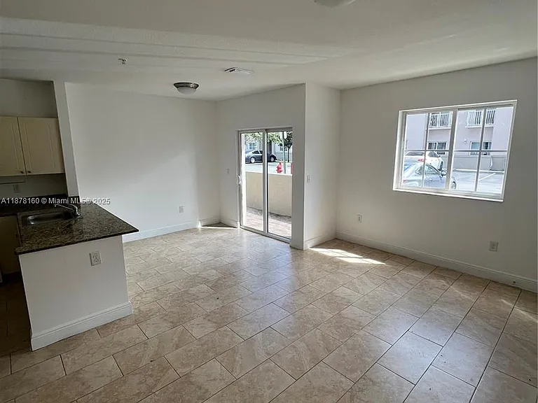 211 W 79th Pl #302 — Photo 2