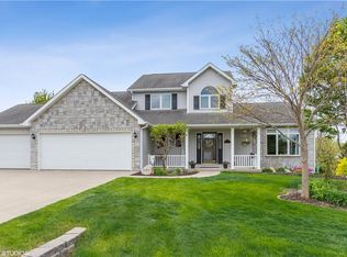 956 204th Pl, Pella, IA 50219