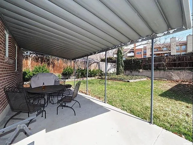 2215 S Broadmoor St — Photo 11