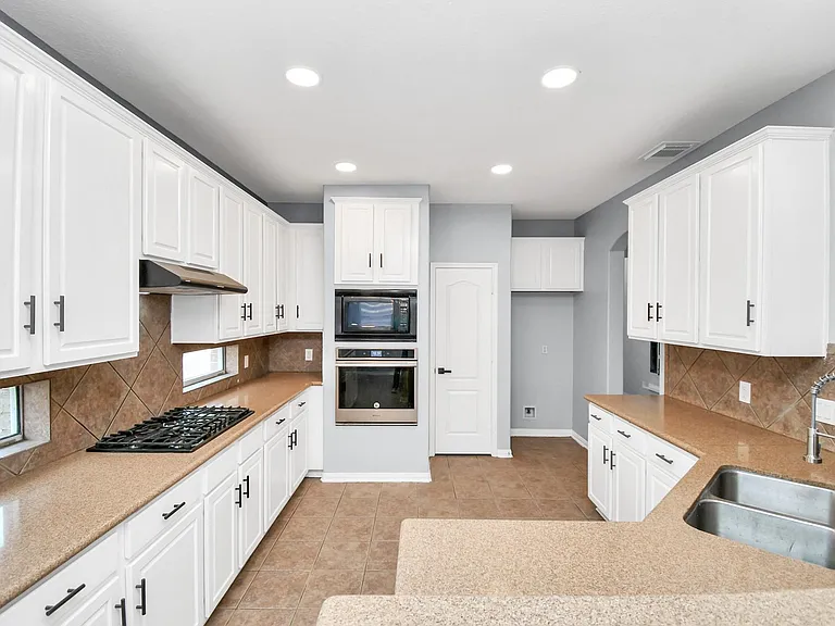 3310 Manor Tree Ln — Photo 17