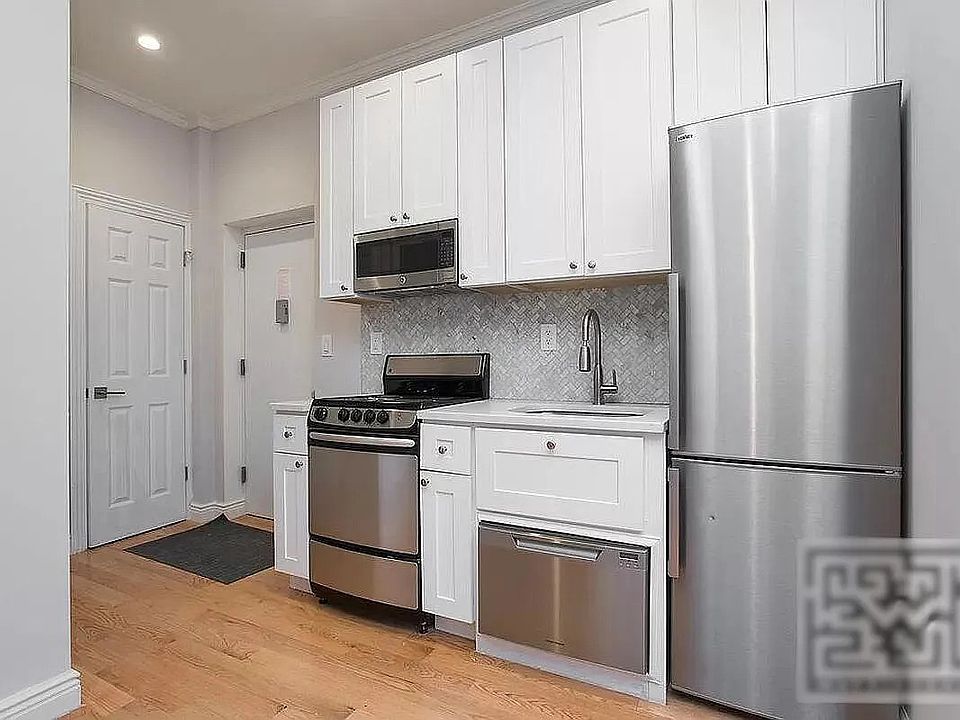 1st image of 202 S 2nd St APT 1B