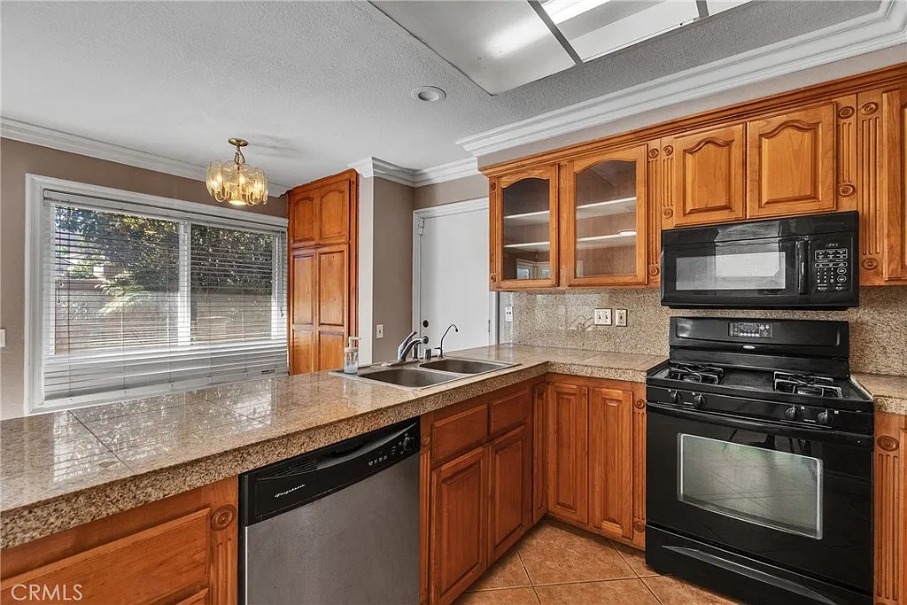 4 bed, 1672 sqft, $3,600 — Photo 4