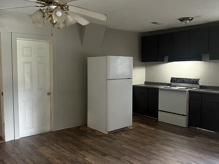 923 McCall Ave — Photo 4