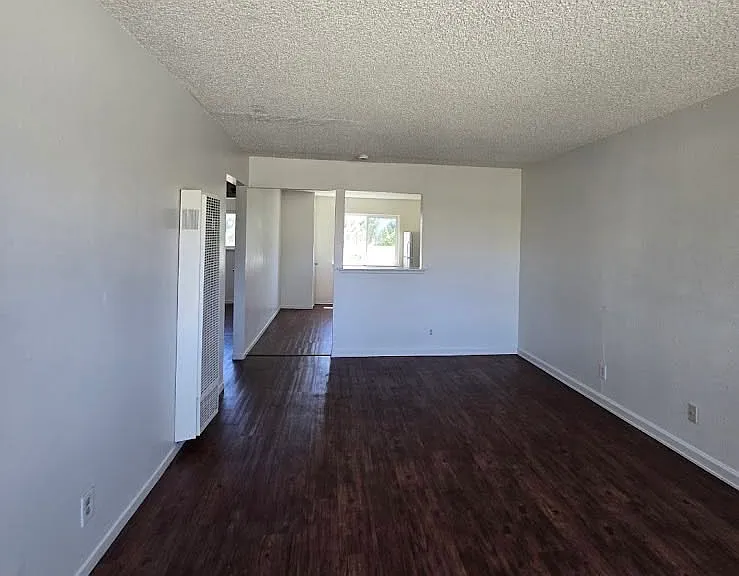 4431 E Hedges Ave #D — Photo 2