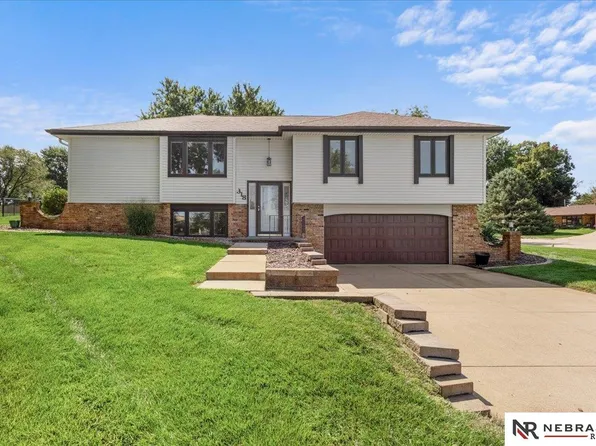 318 E Baronage Dr, Blair, NE 68008