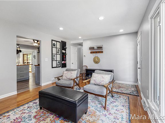 5th image of 940 Springwood Dr SE