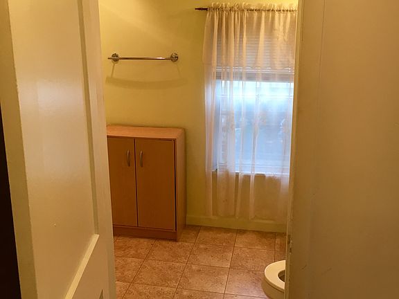 4th image of 609 W 18th St