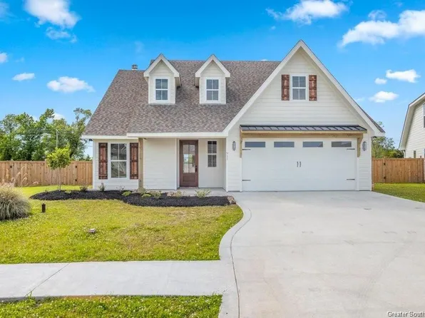 911 N Lake Ct, Lake Charles, LA 70611