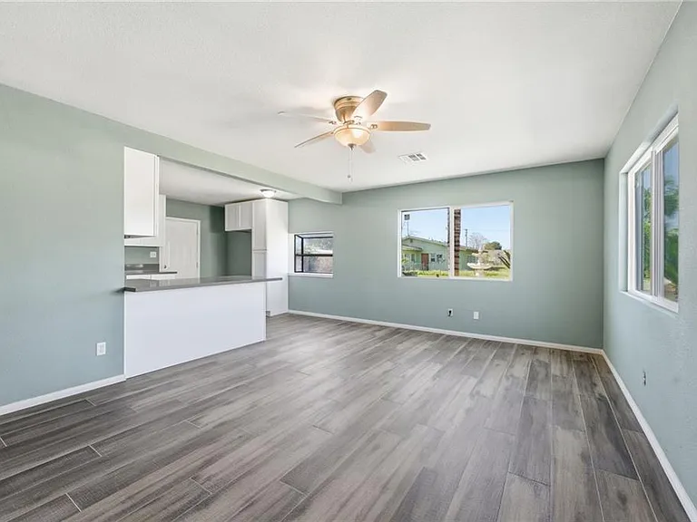 409 W Camellia Way — Photo 10