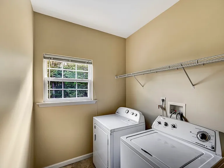 115 Daffodil Dr — Photo 22