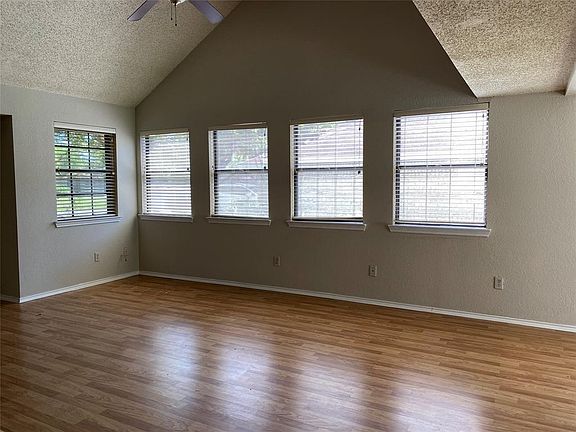4th image of 4020 Windfree Dr