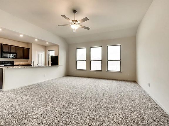 4th image of 126 Bluebonnet Dr