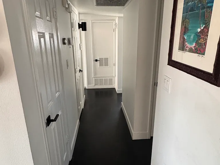 1054 E Fairmont Dr — Photo 11