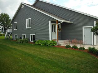 542B Crestwood Dr, Elkhart Lake, WI 53020