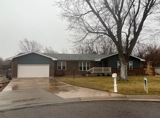 2208 Fairway Dr, Dodge City, KS 67801